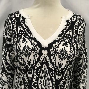 Mercer Street Studio V-Neck Black and White Sweater Size Medium